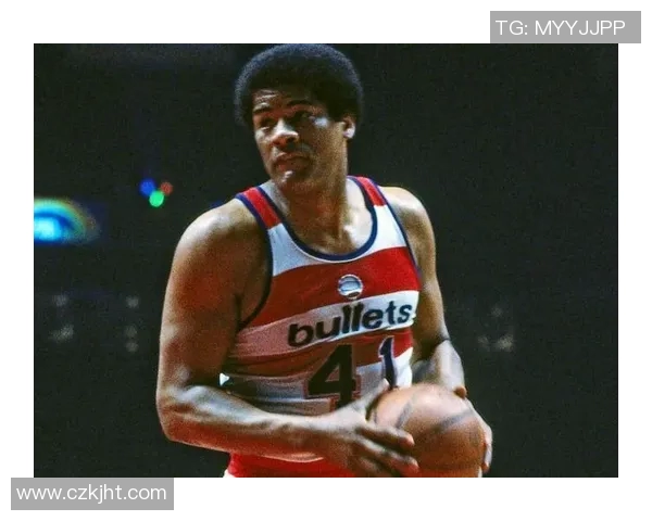 以中锋为核心构建全新战术体系提升球队进攻与防守效率